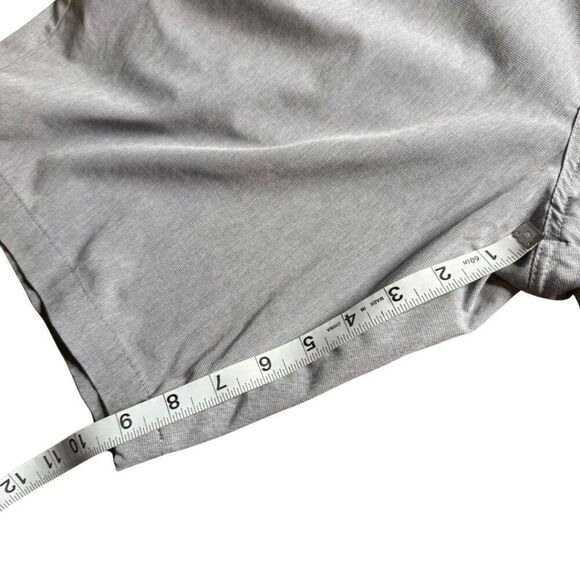 Travis Mathew Men's Flat Front Performance Tech Chino Golf Shorts Gray Size 36 - Picture 6 of 7